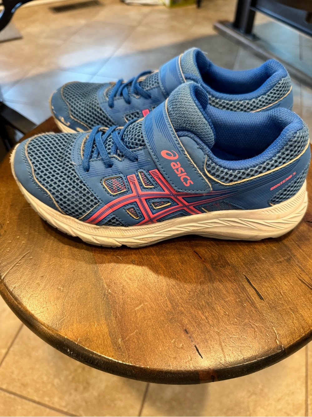 ASICS Contend 5 Kids Blue Sneakers with Pink Accents - Picture 3 of 7